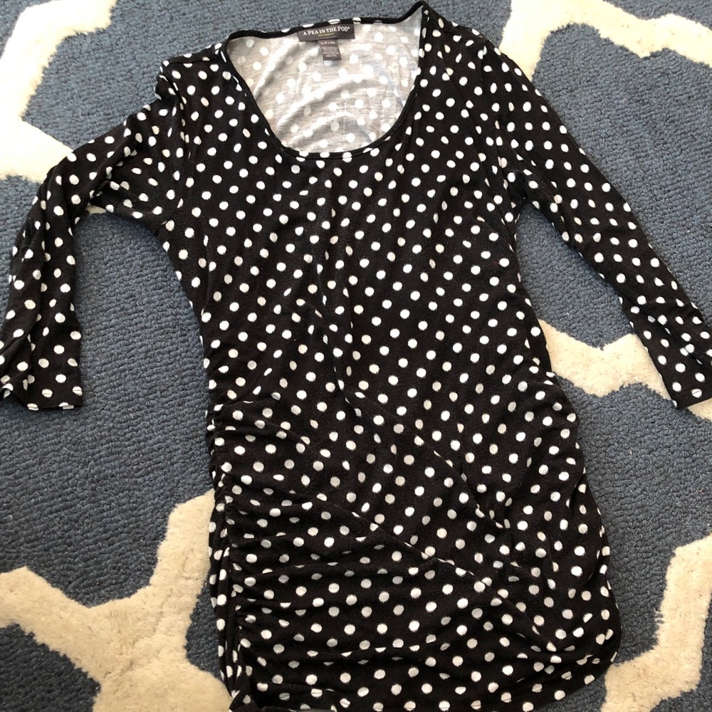 Black and white ‘a pea in the pod’ top